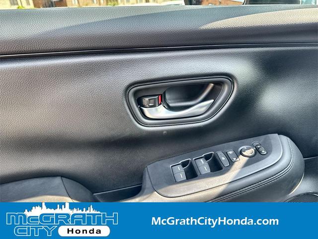 Photo of 2025 Platinum White Pearl Honda HR-V