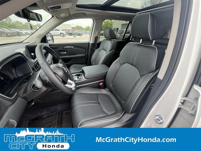 Photo of 2025 Platinum White Pearl Honda Pilot