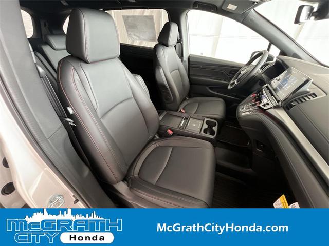 Photo of 2025 Platinum White Pearl Honda Odyssey