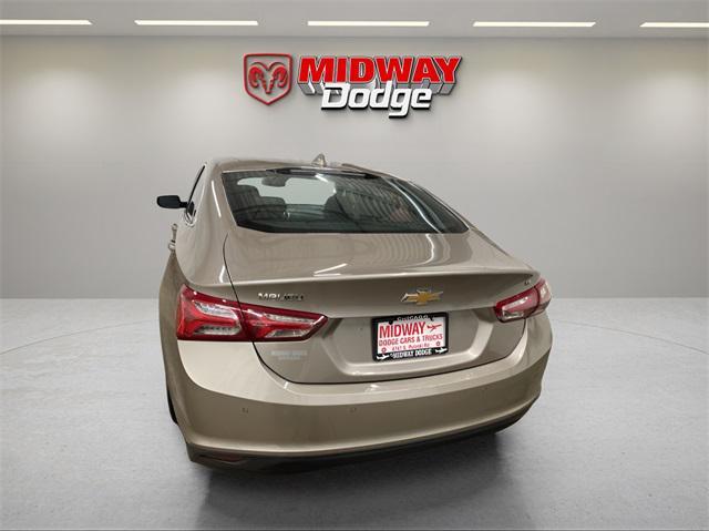 Photo of 2024 Mineral Gray Metallic Chevrolet Malibu