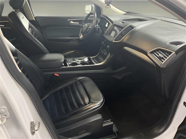 Photo of 2020 OXFORD WHITE Ford Edge