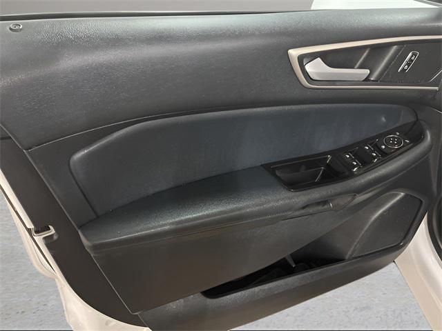 Photo of 2020 OXFORD WHITE Ford Edge
