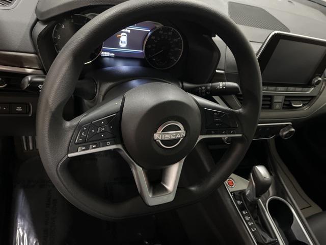 Photo of 2024 Garnet Pearl Metallic Nissan Altima
