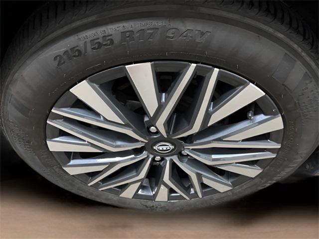 Photo of 2024 Garnet Pearl Metallic Nissan Altima