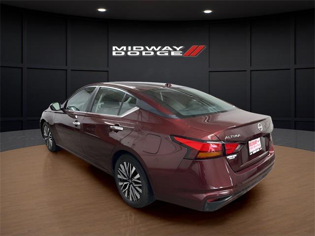 Photo of 2024 Garnet Pearl Metallic Nissan Altima