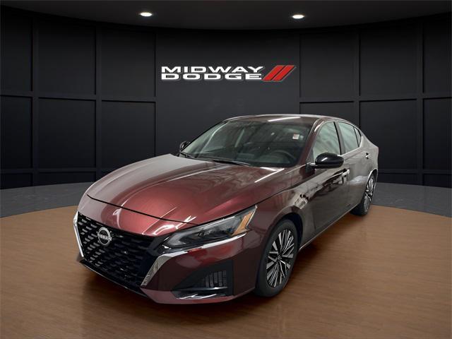 Photo of 2024 Garnet Pearl Metallic Nissan Altima