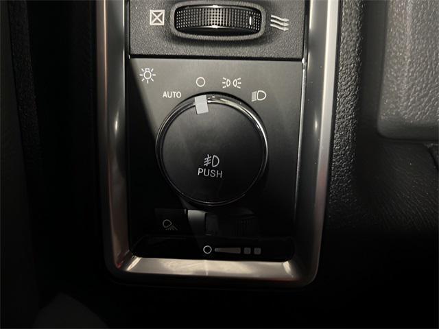 Photo of 2018 Bright White Clearcoat RAM 1500
