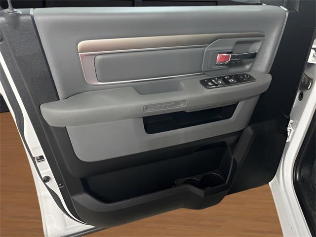 Photo of 2018 Bright White Clearcoat RAM 1500
