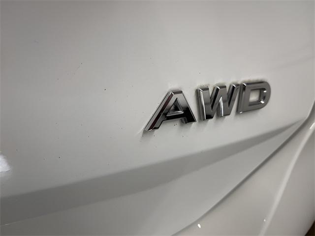 Photo of 2019 Glacier White Nissan Rogue