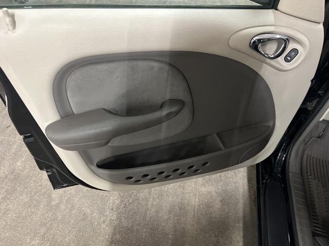 Photo of 2001 Black Clearcoat Chrysler PT Cruiser