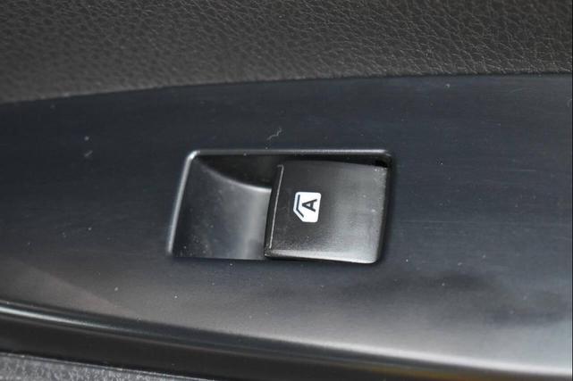Photo of 2018 Midnight Black Metallic Toyota Camry
