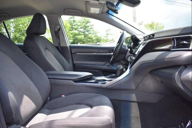Photo of 2018 Midnight Black Metallic Toyota Camry