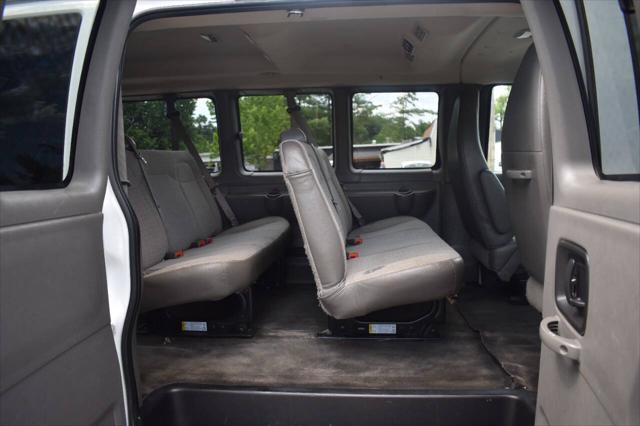 Photo of 2015 Summit White Chevrolet Express 2500