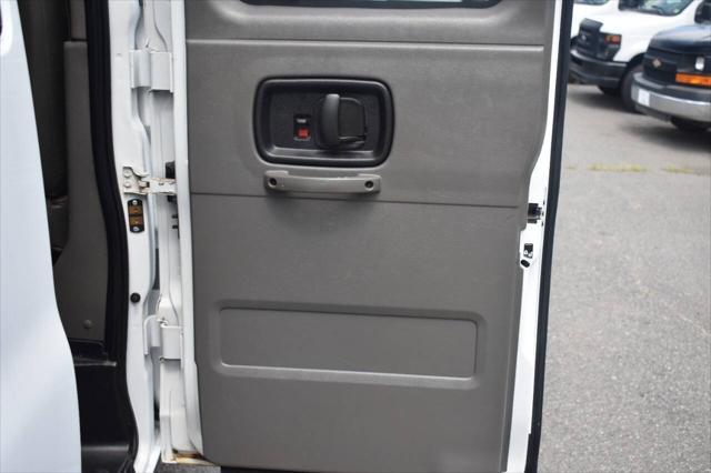 Photo of 2015 Summit White Chevrolet Express 2500