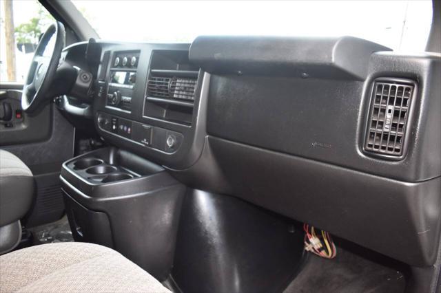 Photo of 2015 Summit White Chevrolet Express 2500