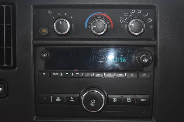 Photo of 2015 Summit White Chevrolet Express 2500