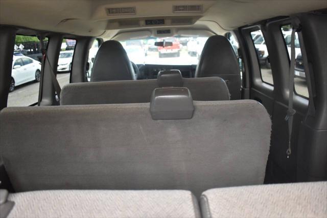 Photo of 2015 Summit White Chevrolet Express 2500