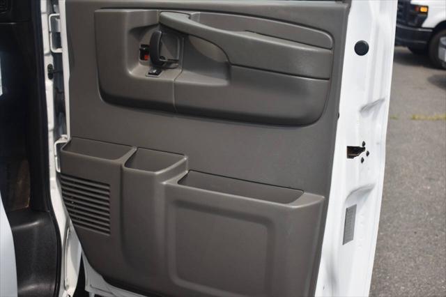 Photo of 2015 Summit White Chevrolet Express 2500