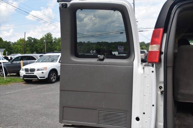 Photo of 2015 Summit White Chevrolet Express 2500