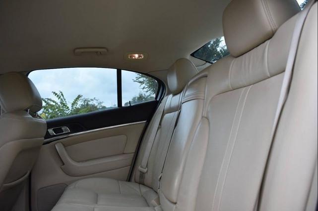 Photo of 2013 White Platinum Metallic Tri-Coat Lincoln MKS