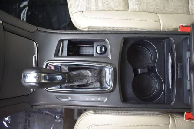Photo of 2013 White Platinum Metallic Tri-Coat Lincoln MKS