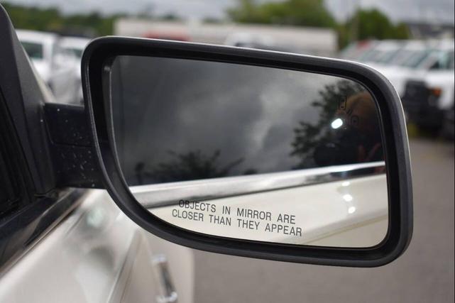 Photo of 2013 White Platinum Metallic Tri-Coat Lincoln MKS