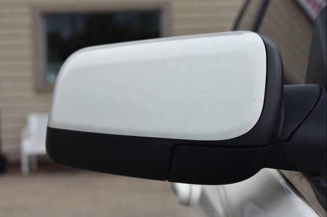 Photo of 2013 White Platinum Metallic Tri-Coat Lincoln MKS