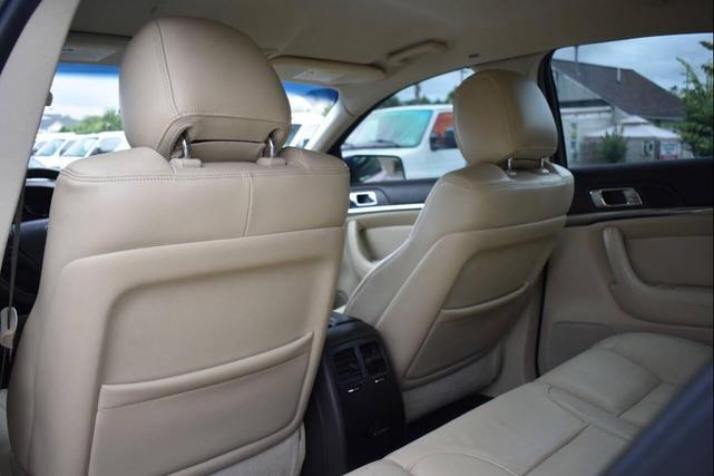 Photo of 2013 White Platinum Metallic Tri-Coat Lincoln MKS