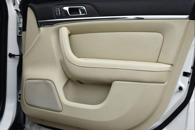 Photo of 2013 White Platinum Metallic Tri-Coat Lincoln MKS