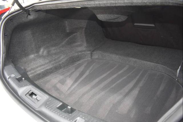 Photo of 2013 White Platinum Metallic Tri-Coat Lincoln MKS