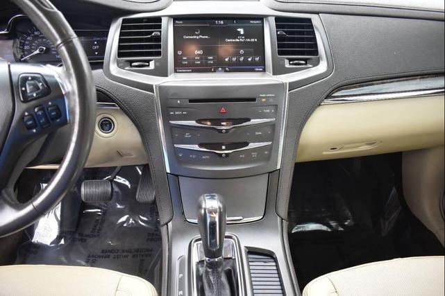 Photo of 2013 White Platinum Metallic Tri-Coat Lincoln MKS