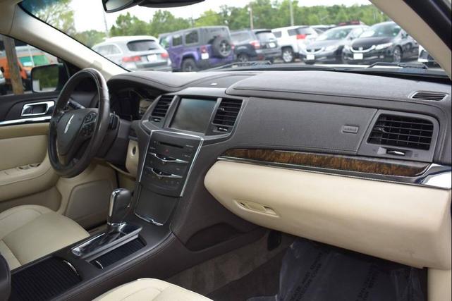 Photo of 2013 White Platinum Metallic Tri-Coat Lincoln MKS