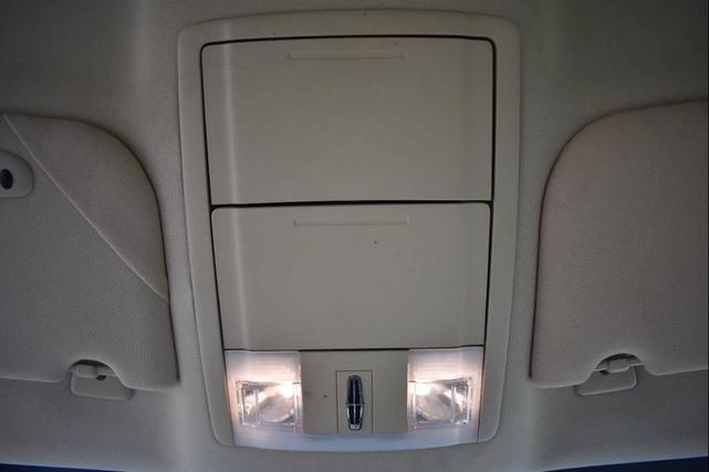 Photo of 2013 White Platinum Metallic Tri-Coat Lincoln MKS