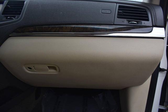 Photo of 2013 White Platinum Metallic Tri-Coat Lincoln MKS