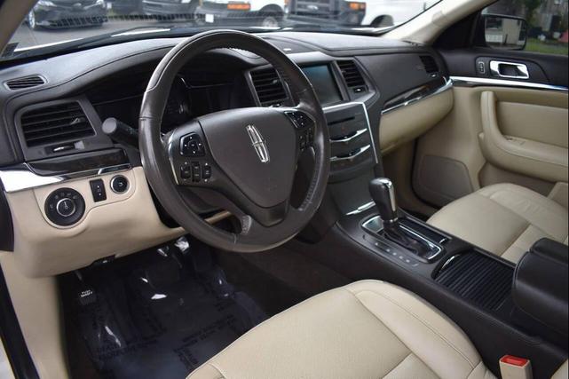 Photo of 2013 White Platinum Metallic Tri-Coat Lincoln MKS