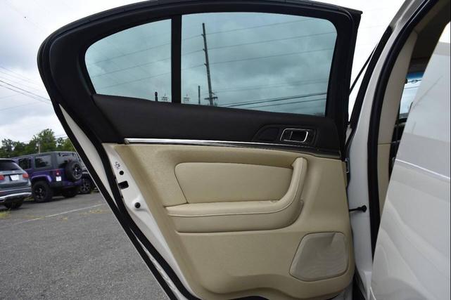 Photo of 2013 White Platinum Metallic Tri-Coat Lincoln MKS