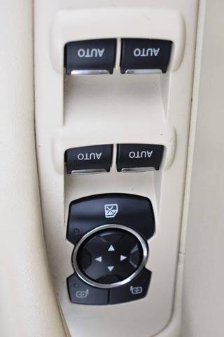 Photo of 2013 White Platinum Metallic Tri-Coat Lincoln MKS
