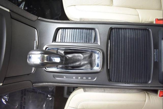 Photo of 2013 White Platinum Metallic Tri-Coat Lincoln MKS