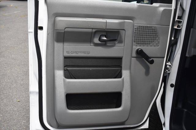 Photo of 2011 Oxford White Ford E150