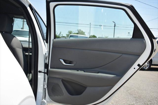 Photo of 2021 Quartz White Hyundai ELANTRA