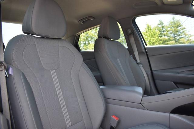 Photo of 2021 Quartz White Hyundai ELANTRA