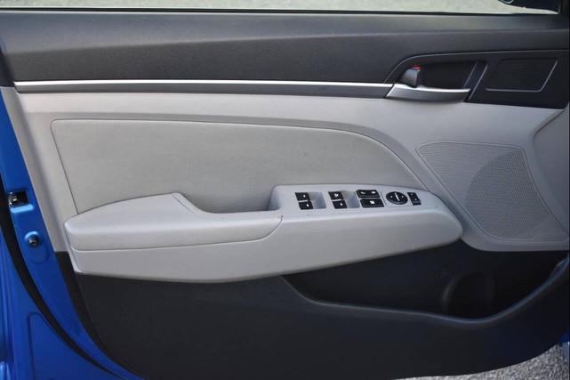 Photo of 2018 Blue Hyundai ELANTRA