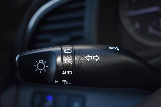 Photo of 2018 Blue Hyundai ELANTRA
