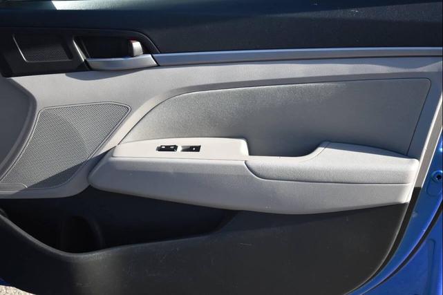Photo of 2018 Blue Hyundai ELANTRA