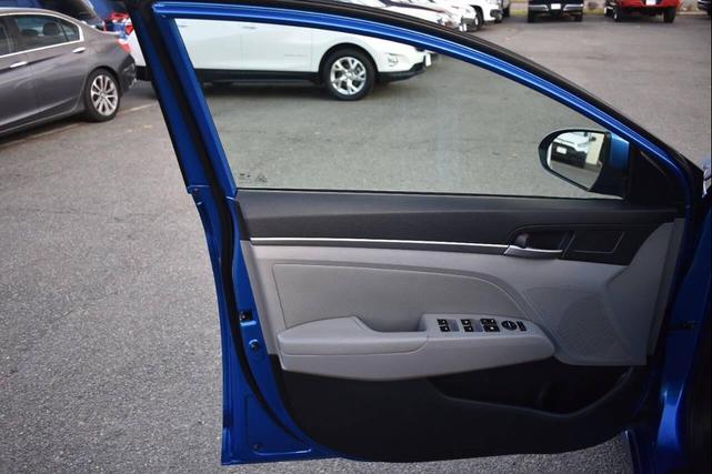 Photo of 2018 Blue Hyundai ELANTRA