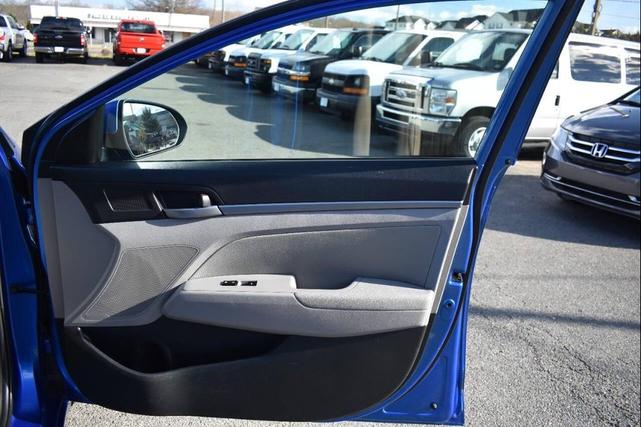 Photo of 2018 Blue Hyundai ELANTRA