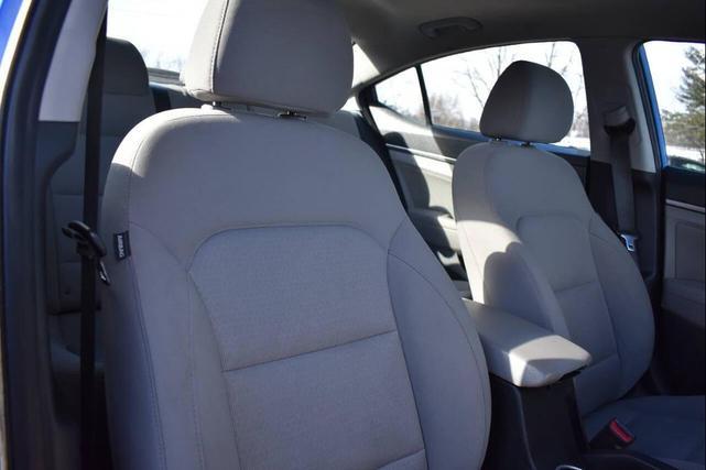 Photo of 2018 Blue Hyundai ELANTRA