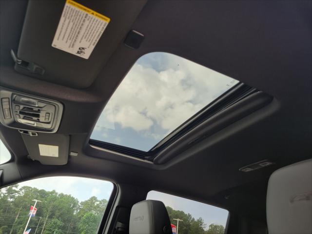 Photo of 2025 Summit White GMC Sierra 2500