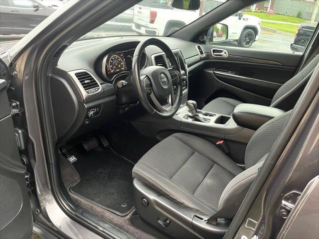Photo of 2019 Gray (Granite Crystal Metallic) Jeep Grand Cherokee