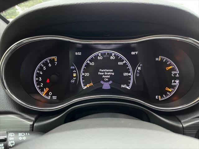 Photo of 2019 Gray (Granite Crystal Metallic) Jeep Grand Cherokee